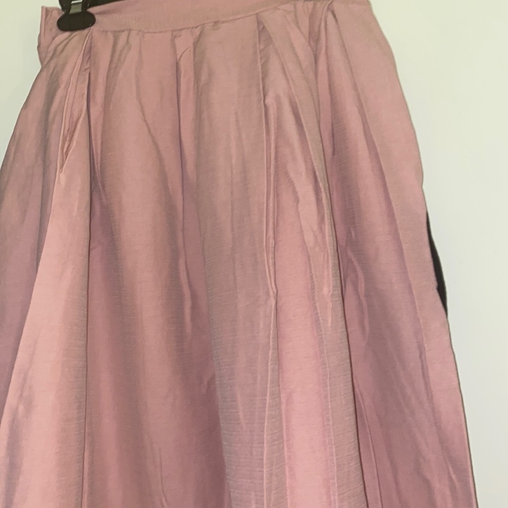 Pink skirt with pockets